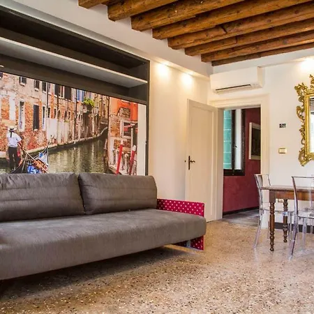 La Colombina Apartment *