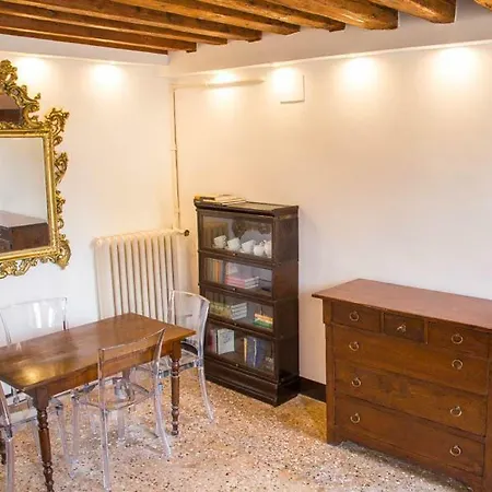 La Colombina Apartment *